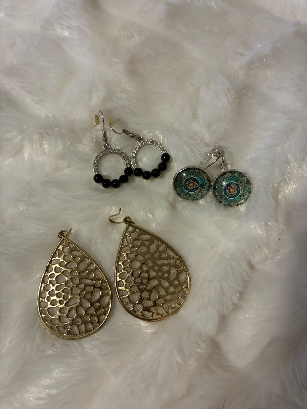 Set up three pairs of earrings- Elegant Women's Jewelry